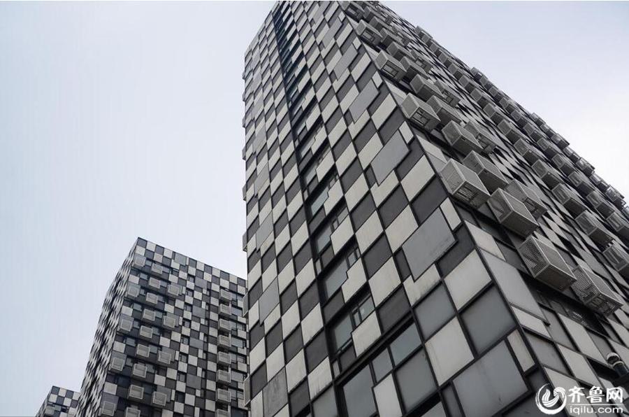 Locals perplexed by buildings' blackandwhite squares(2/3)