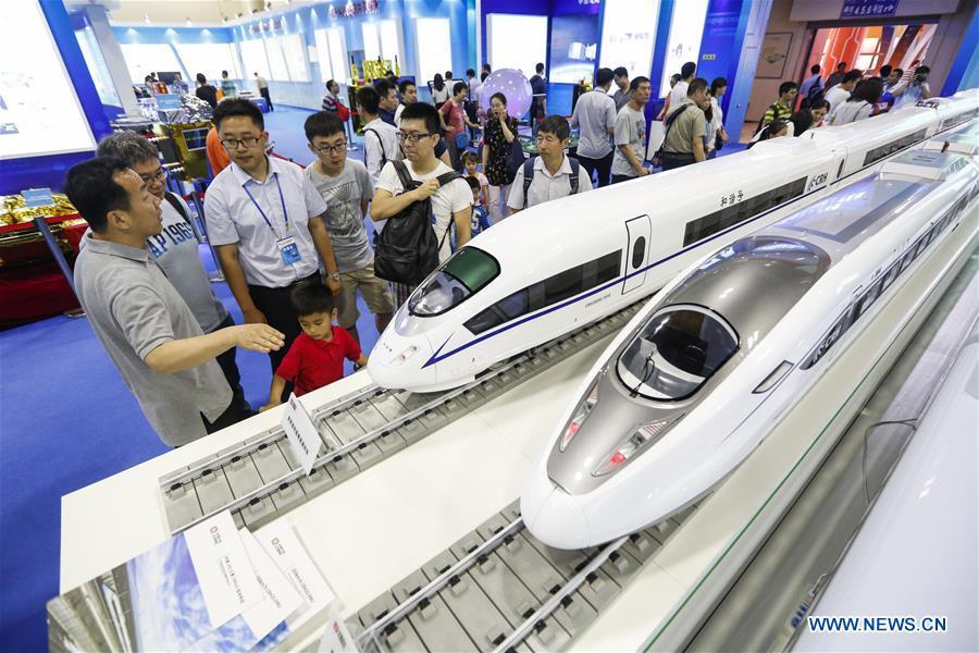 Exhibition on China's science and technology achievements attracts visitors(1/10)