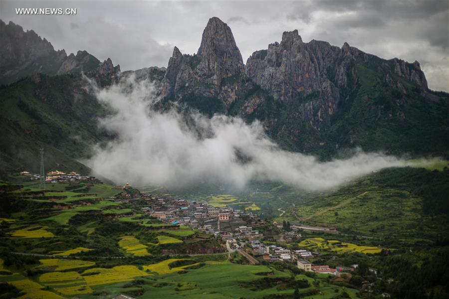 Fog scenery of Zhagana after rainfall in Gansu(1/4)
