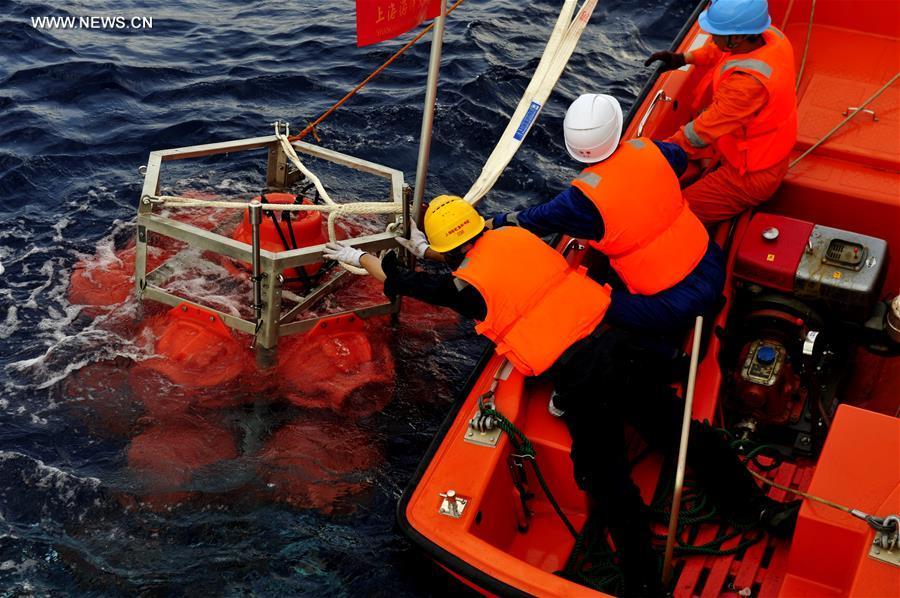 Research vessel Zhang Jian carriess out deep-sea exploration in South China Sea (1/3)