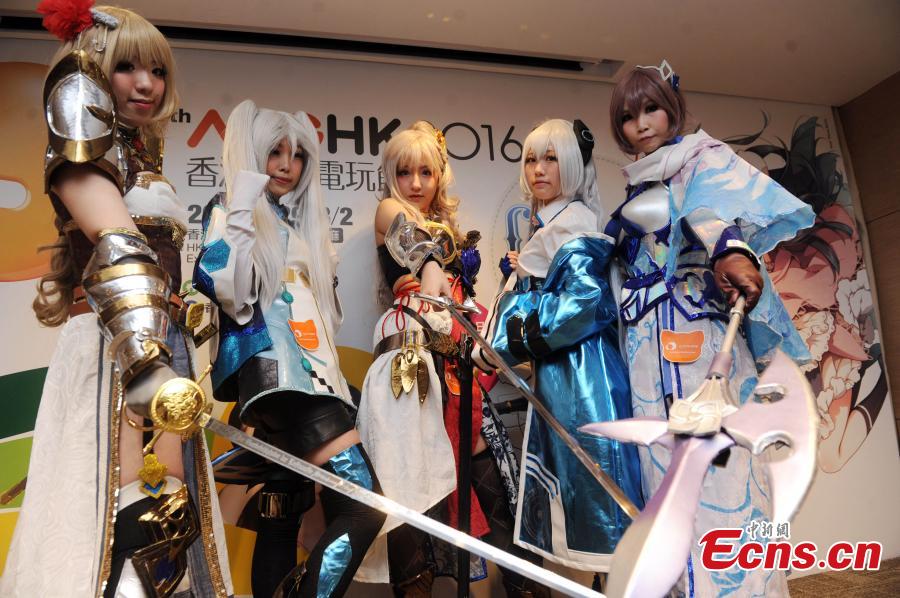 Cosplayers pose in the run up to the 18th Animation-Comic-Game Hong Kong (ACGHK) in Hong Kong. The fair to be held at the Hong Kong Convention and Exhibition Centre runs from July 29 to Aug 2, and it has attracted 80 exhibitors, including PlayStation, Xbox and Hot Toys, to its 600 booths. (Photo: China News Service/Tan Daming)