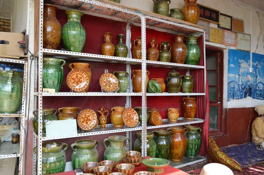Young people try to revive traditional Kashgar pottery-making(1/8)