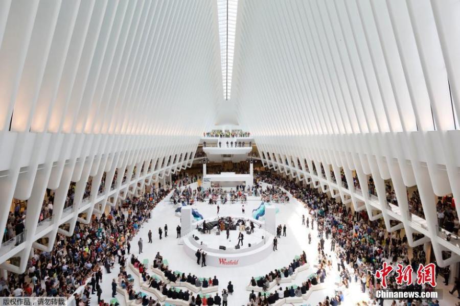 Iconic NYC mall reopens at ground zero (1/3)