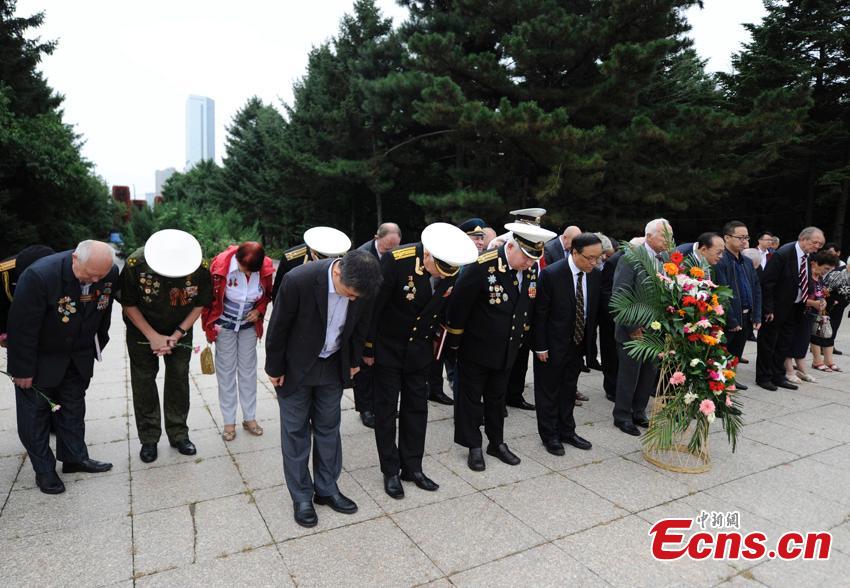Russian veterans attend a memorial ceremony to mark the 71st anniversary of the Victory in the World Anti-Fascist War in front of a monument in Changchun City, Northeast China’s Jilin Province, Sept. 1, 2016. The Russian delegation of 40 veterans attended the ceremony to pay respect to former Soviet soldiers who died during the war of resistance against Japanese aggression in northeast China. The monument bears the names of 23 former Soviet soldiers written in Russian. (Photo: China News Service/Zhang Yao)