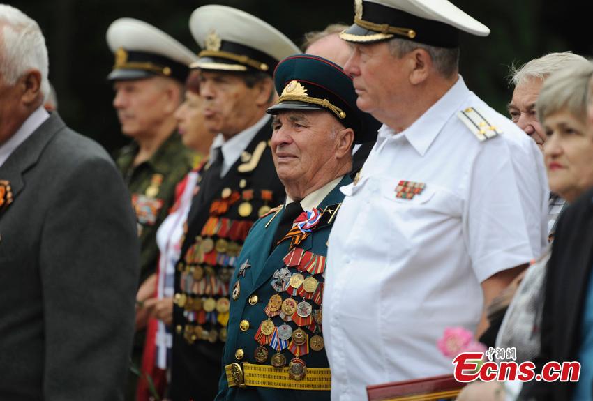 Russian veterans attend a memorial ceremony to mark the 71st anniversary of the Victory in the World Anti-Fascist War in front of a monument in Changchun City, Northeast China’s Jilin Province, Sept. 1, 2016. The Russian delegation of 40 veterans attended the ceremony to pay respect to former Soviet soldiers who died during the war of resistance against Japanese aggression in northeast China. The monument bears the names of 23 former Soviet soldiers written in Russian. (Photo: China News Service/Zhang Yao)