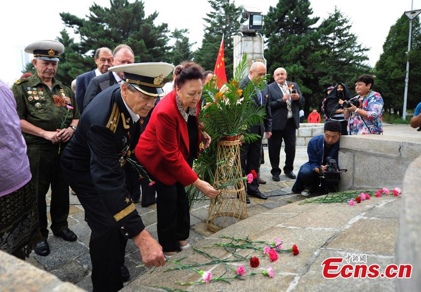 Russian veterans attend a memorial ceremony to mark the 71st anniversary of the Victory in the World Anti-Fascist War in front of a monument in Changchun City, Northeast China’s Jilin Province, Sept. 1, 2016. The Russian delegation of 40 veterans attended the ceremony to pay respect to former Soviet soldiers who died during the war of resistance against Japanese aggression in northeast China. The monument bears the names of 23 former Soviet soldiers written in Russian. (Photo: China News Service/Zhang Yao)