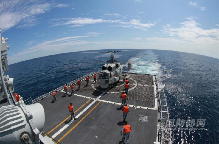 A training formation of China\'s East China Sea Fleet conducts combat training in the West Pacific in mid-August. Included in the formation is missile destroyer Jingzhou, of which images were just released for the first time. (Photo/www.mod.gov.cn)