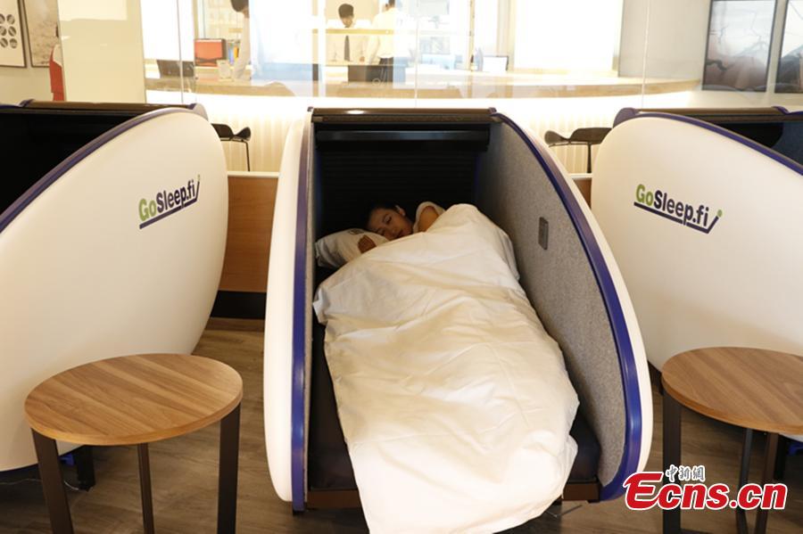 First capsule hotel opens in airport(1/3)