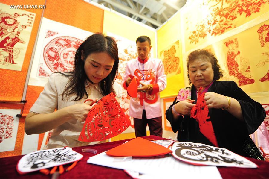 China folk arts and crafts exposition kicks off in Yantai(1/6)