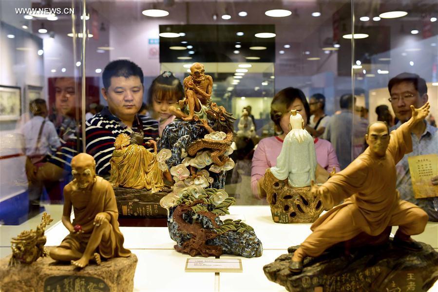 Handicrafts on display at 4th China Intangible Cultural Heritage Expo(1/8)