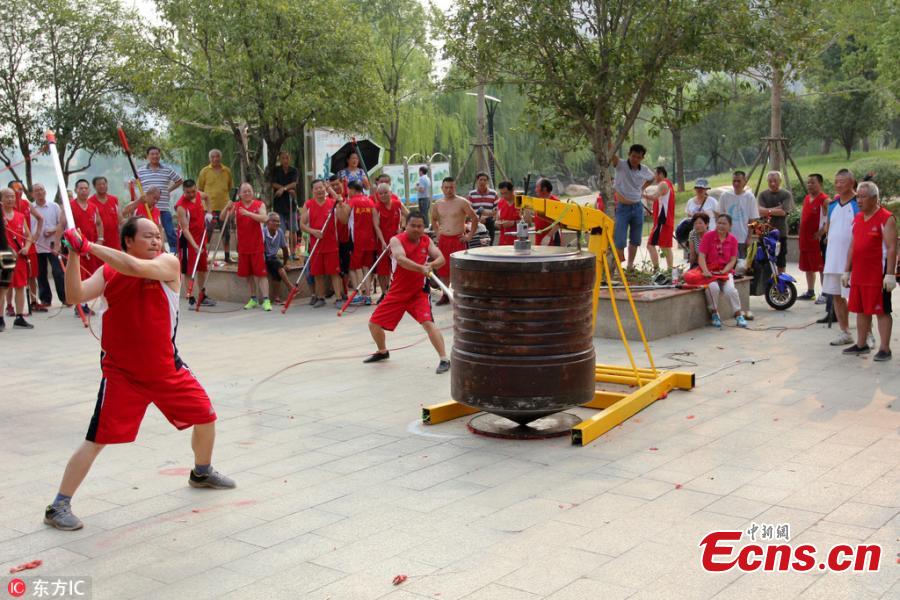 1,800 kg spinning top attempts for world record(2/3)