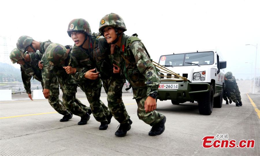 Armed police train hard against terrorist attack(1/6)