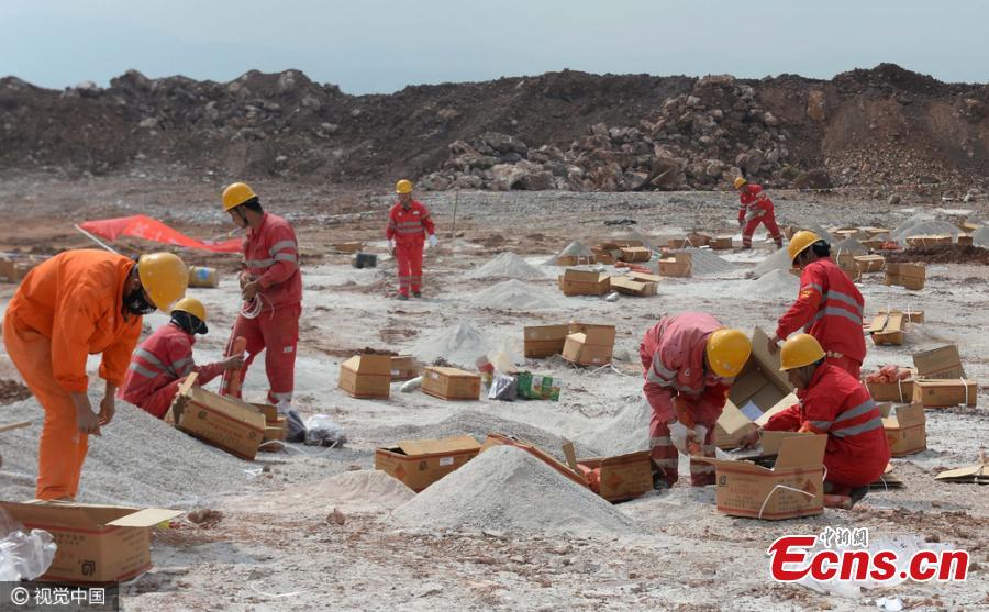Police destroy explosives and detonators in Yunnan(1/3)