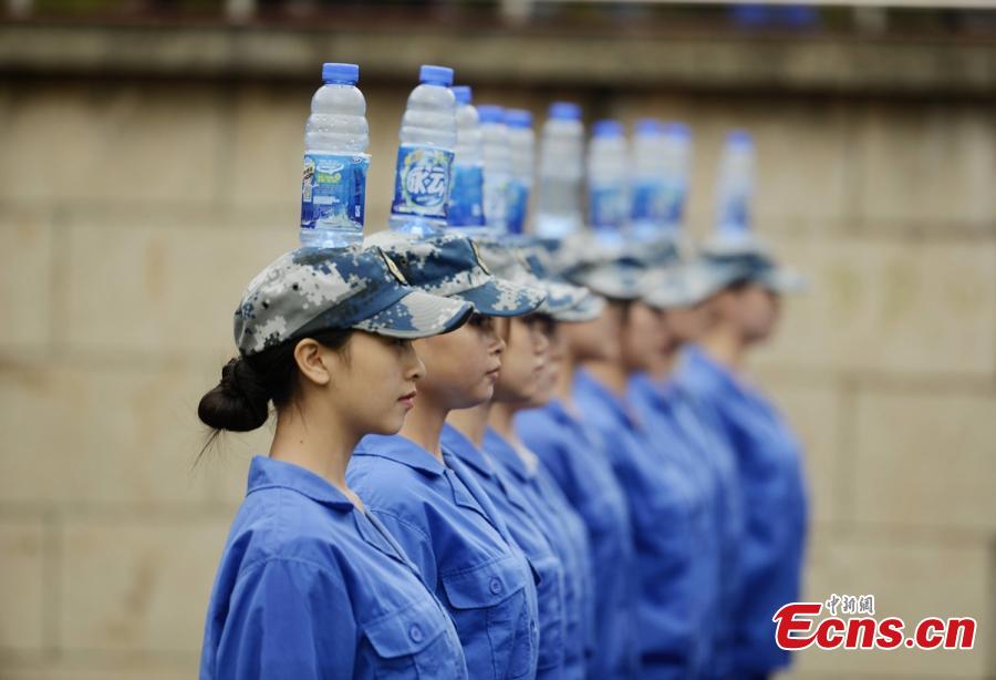 Water bottles assist student military training (1/6)