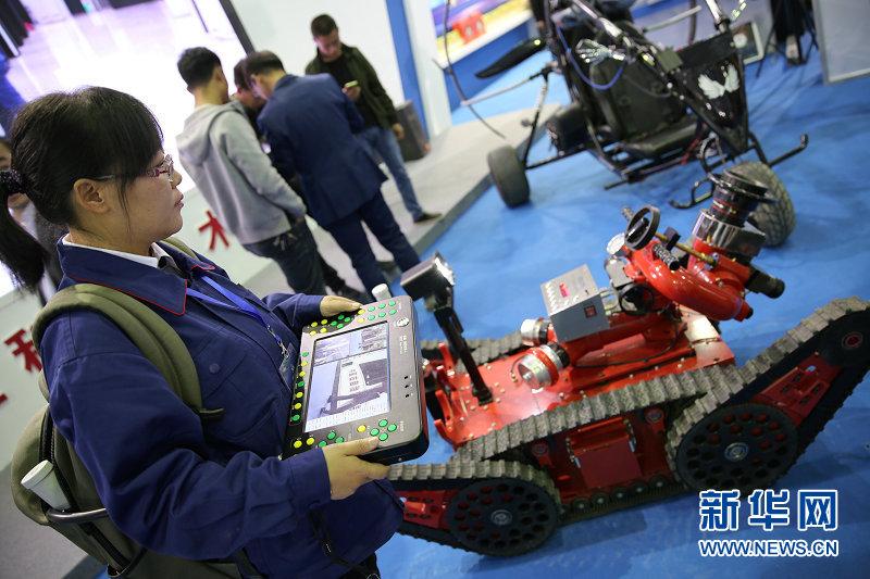 2016 Mass Entrepreneurship and Innovation Week kicked off on Wednesday in cities across China with Shenzhen and Beijing as its two main venues.  (Photo/Xinhua)