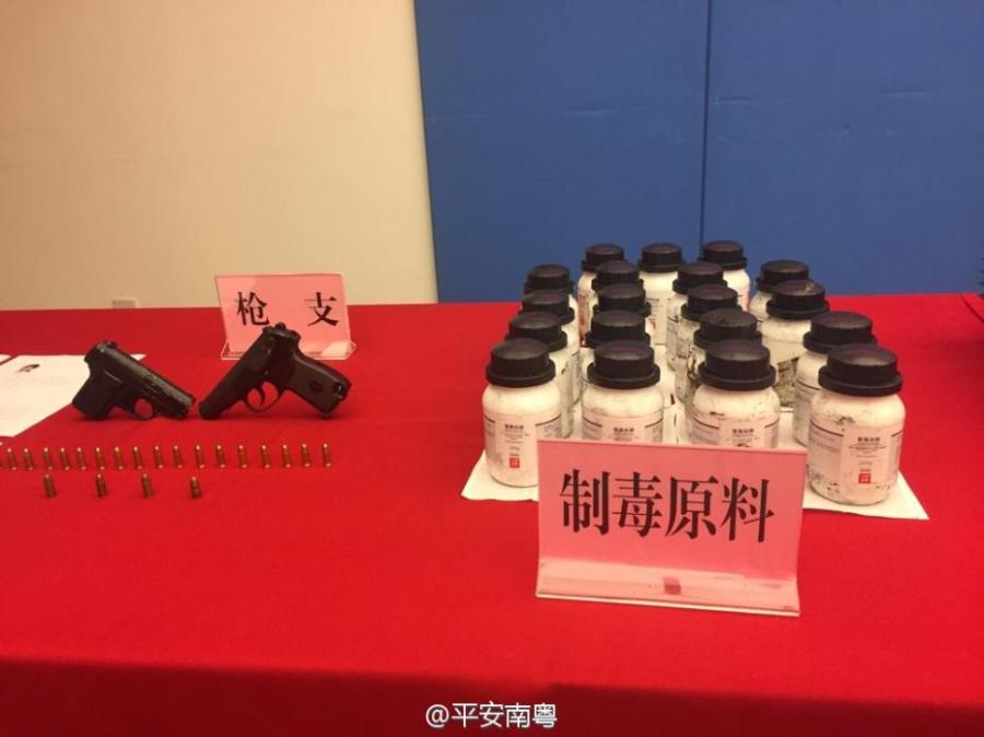 Drugs and drug-making equipment are on display after police busted a cross-border smuggling ring in South China’s Guangdong Province. Local police detained more than 10 suspects, shut down two drug-making sites and confiscated two tons of methamphetamine. In the first nine months, Guangdong police caught 19,000 suspects in drug cases and also disciplined 119,000 drug addicts.(Photo/Sina Weibo)