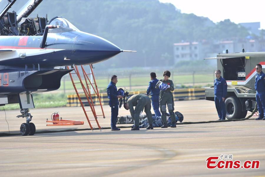 Female fighter jet pilots are ready to perform at Airshow China 2016 on November 1, 2016. The biennial event is held in the coastal city of Zhuhai, South China\'s Guangdong province, from Nov 1 to 6, attracting more than 700 exhibitor from 42 countries and regions.(Photo: China News Service/Jin Shuo)
