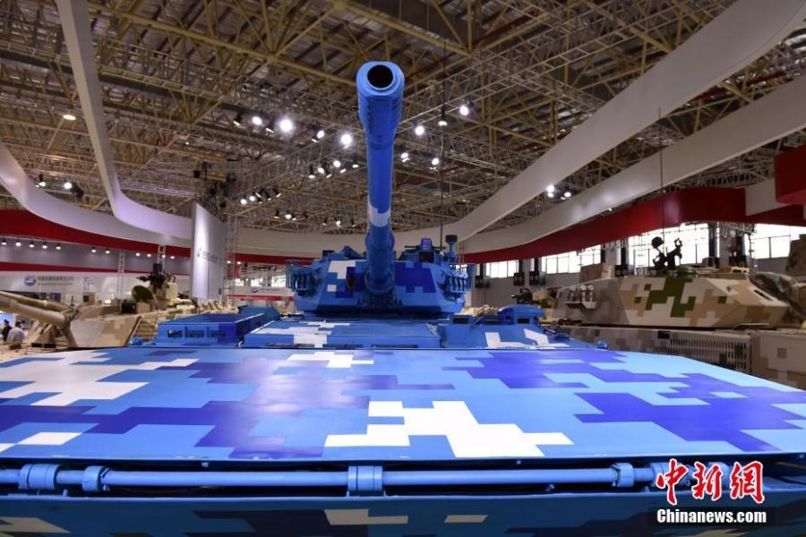 Military equipments are shown at Airshow China 2016 in Zhuhai, South China\'s Guangdong Province on October 31, 2016. The six-day event, commonly known as the Zhuhai Air Show starts on Tuesday and is set to feature some of the best equipment that the People\'s Liberation Army and State-owned defense giants have to offer. Products on show at the biennial event, which is the largest arms exhibition in China, will include the latest offerings in the space, aviation, electronics and land armament industries. Fighter jets, transport planes, drones, missiles, tanks and artillery guns are all set to be on display. (Photo: China News Service/Jin Shuo)