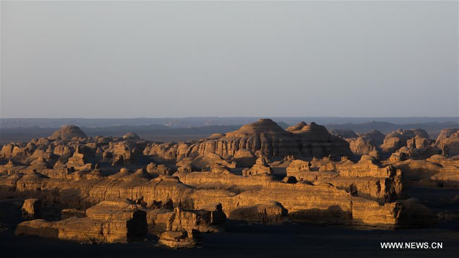 Sunrise scene in Gansu(1/4)