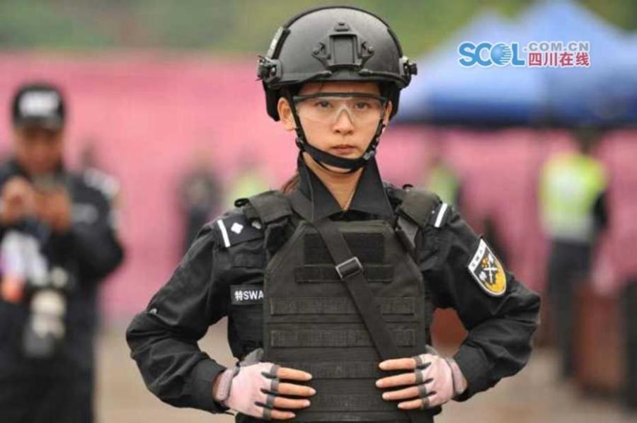 Female SWAT members show off police skills at competition(1/14)