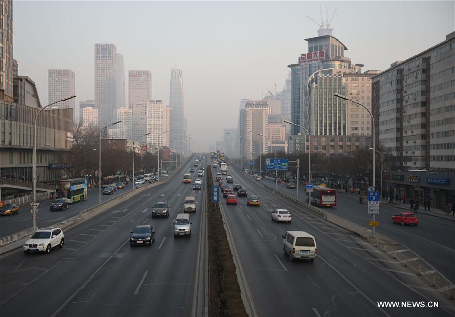 Beijing activates this winter's first red alert for smog (1/5)