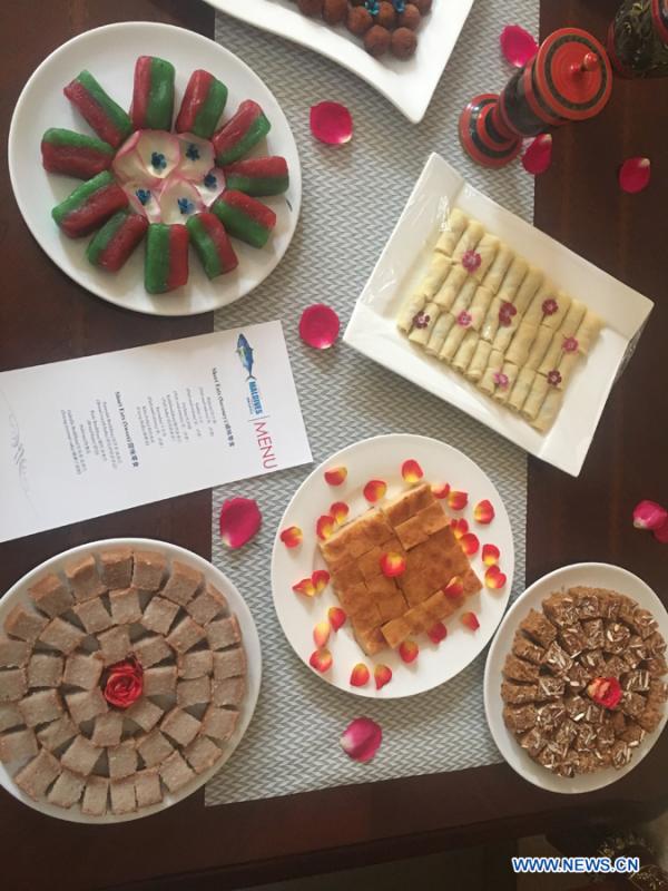 Traditional cuisines in Maldives are introduced by Ambassador of the Maldives to China Mohamed Faisal and his wife during the activity \