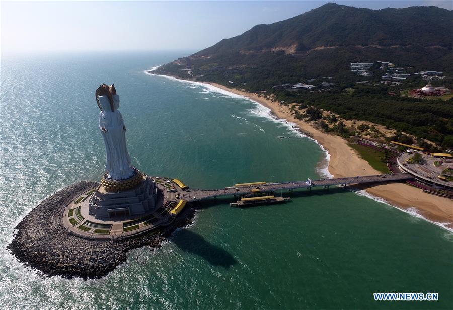 Buddhism statue in Hainan attracts thousands of visitors (1/4)