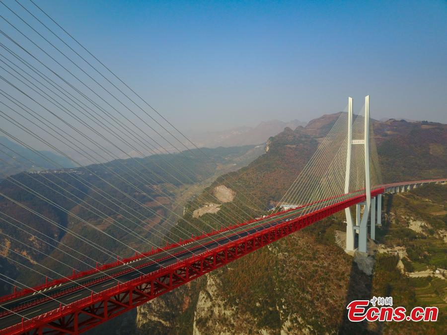 An aerial view of the Beipanjiang Bridge connecting Guizhou and Yunnan provinces, Dec. 28, 2016. As the world’s highest bridge, it soars 565m above a river and opens to the public on Thursday. The bridge cut road trips from Liupanshui in Guizhou to Xuanwei in Yunnan from over four hours to less than two. (Photo: China News Service/He Junyi)