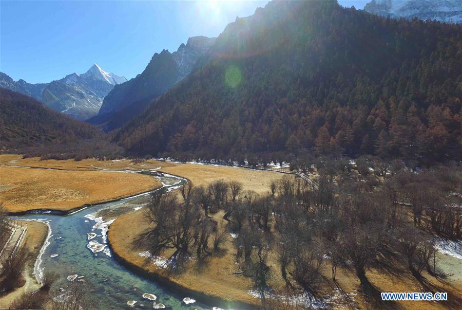 Photo taken on Dec. 31, 2016 shows the scenery of Yading Nature Reserve in Daocheng County of Tibetan Autonomous Prefecture of Garze, southwest China\'s Sichuan Province. (Xinhua/Liu Kun)