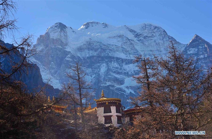 Photo taken on Dec. 31, 2016 shows a temple at the foot of a mountain in Yading Nature Reserve in Daocheng County of Tibetan Autonomous Prefecture of Garze, southwest China\'s Sichuan Province. (Xinhua/Liu Kun)