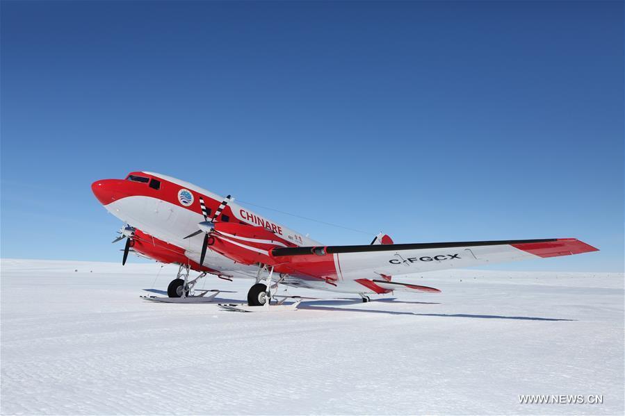 China's first fixed-wing aircraft for polar flight lands in Antarctica (1/4)