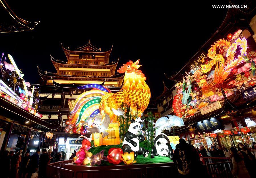 Visitors view lantern fair at Yuyuan Garden in China's Shanghai(1/5)