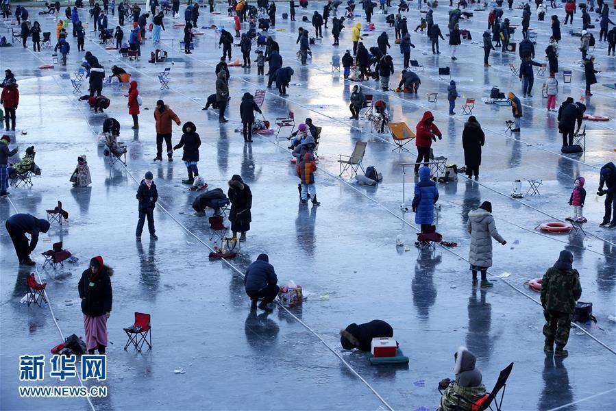 South Korea kicks off ice fishing festival(1/4)