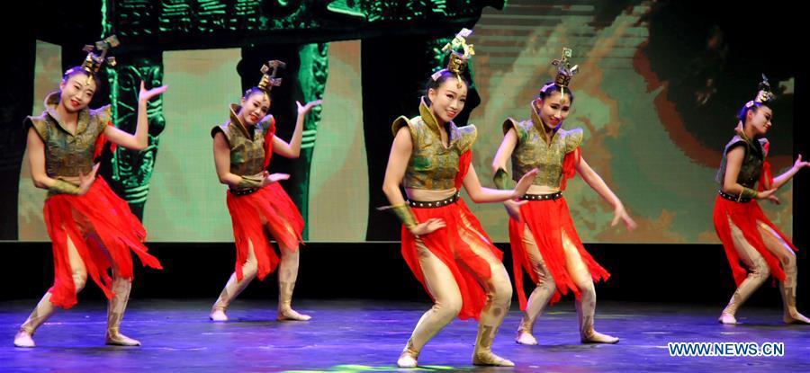 Henan Art Troupe of China performs in Dhaka (1/3)