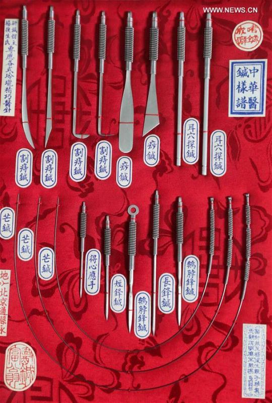 Patients receive Chinese acupuncture treatment around the world (10/15)
