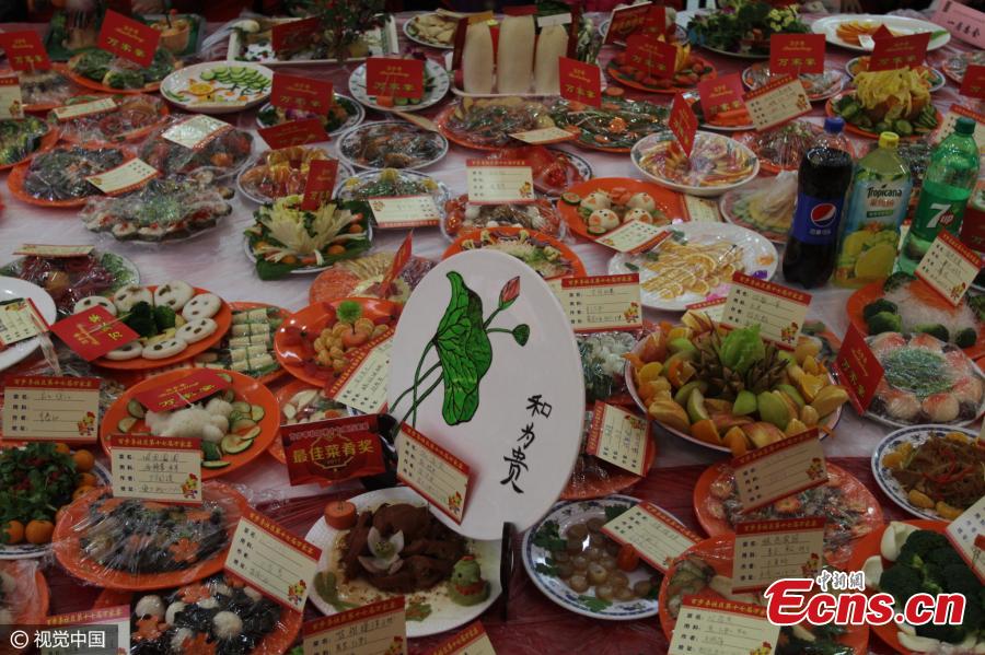 Residents hold a large banquet in Wuhan City, the capital of Central China’s Hubei Province, Jan. 21, 2017. Over 40,000 families in Wuhan’s Baibuting Community provided a total of 12,600 dishes for the fest, a culinary tradition for neighbors, in the run up to the Spring Festival, China’s Lunar New Year on Jan. 28. (Photo/CFP)