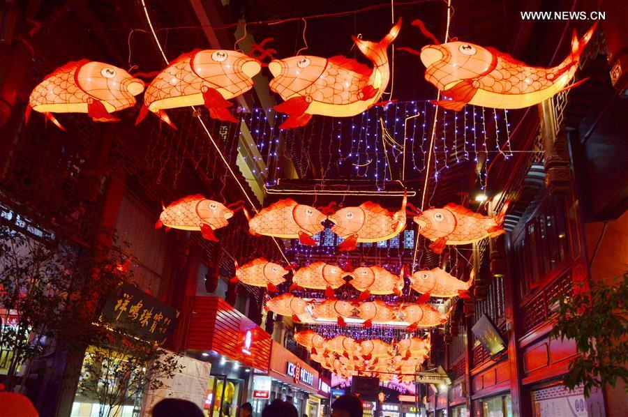 Decorations, lanterns illuminated to greet Spring Festival in China(1/5)