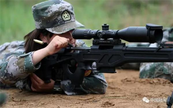 A member of the PLA\'s first female special operation company practices shooting.  (Photo/army.81.cn)