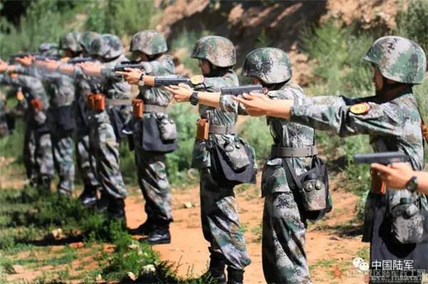 Members of the PLA\'s first female special operation company practice shooting.  (Photo/army.81.cn)