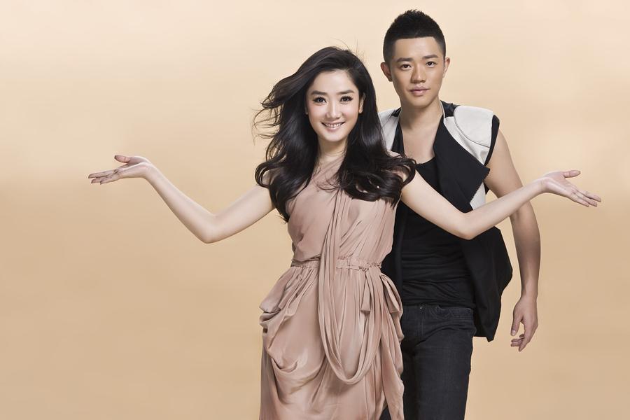 Phoenix Legend  (Photo/Official Weibo account of Phoenix Legend)

5. Phoenix Legend

Phoenix Legend is a Chinese popular music duo, consisting of female vocalist Yangwei Linghua and male rapper Zeng Yi.

Their music blends folk music with rap and hip hop elements and has a wide appeal with fans from seniors to young children.

They have produced many magical songs and led the wave of square dancing in China.