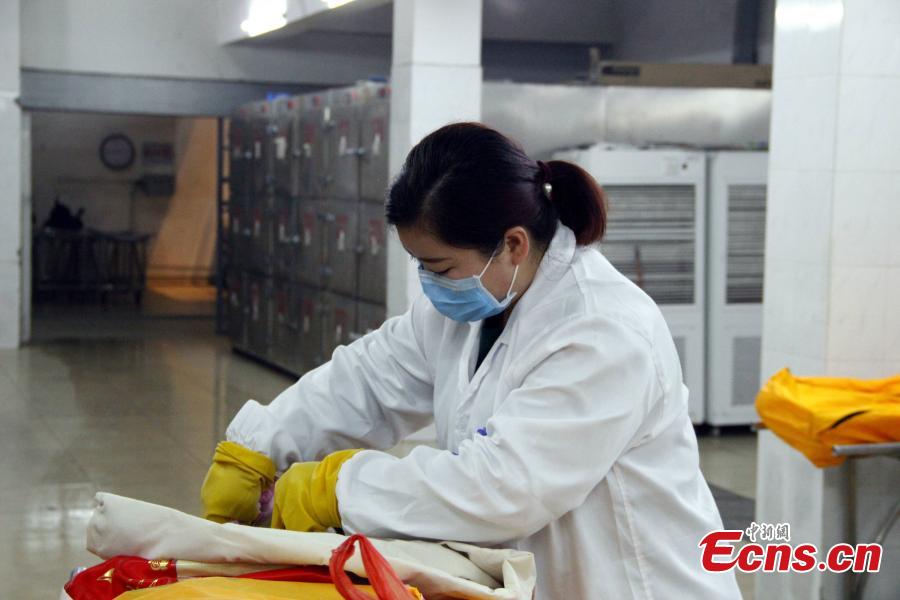 Mortuary cosmetologist wins city award (3/10)