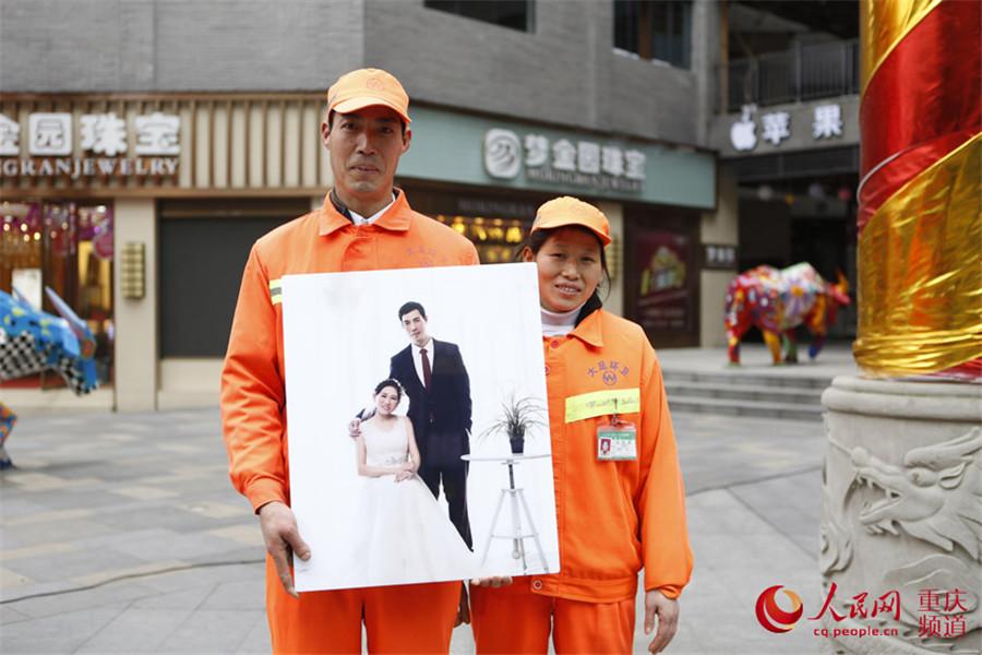 Chongqing sanitation workers get moment in spotlight(1/8)