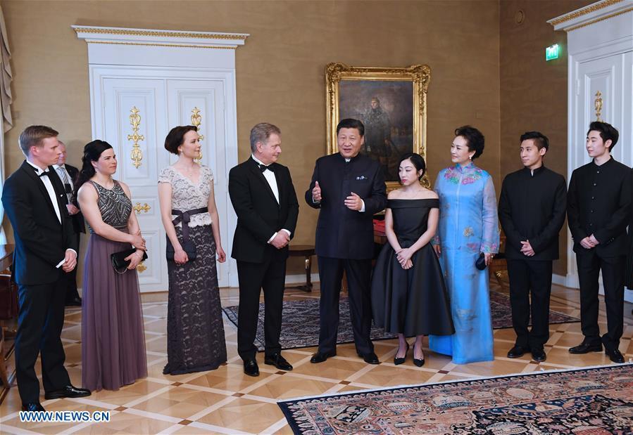 Chinese, Finnish presidents meet winter sports athletes(1/3)