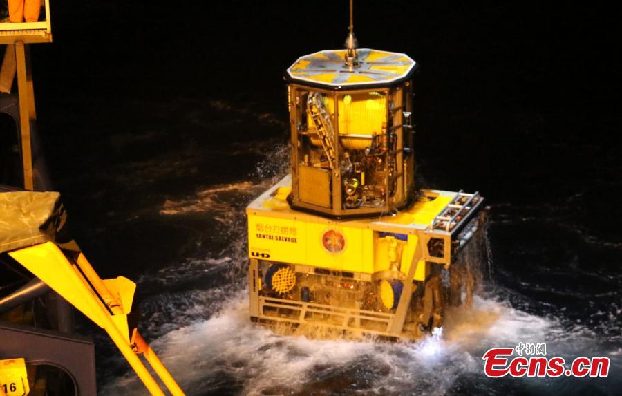 An underwater robot conducts a dive test in the South China Sea. The robot from the Yantai Salvage Bureau of the Ministry of Transport dived three times from April 6 to 8 to reach depths of 1,180 meters, 2,951 meters and 2,735 meters respectively to test the equipment’s endurance and stability, making a breakthrough in China’s deep-sea salvage capabilities. (Photo: China News Service/Chen Peng)