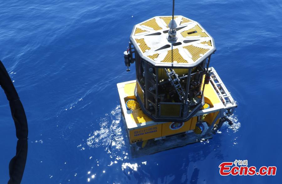 Underwater robot rises from the water after conducting a dive test in the South China Sea, April 8, 2017. The robot from the Yantai Salvage Bureau of the Ministry of Transport dived three times from April 6 to 8 to reach depths of 1,180 meters, 2,951 meters and 2,735 meters respectively to test the equipment’s endurance and stability, making a breakthrough in China’s deep-sea salvage capabilities. (Photo: China News Service/Chen Peng)