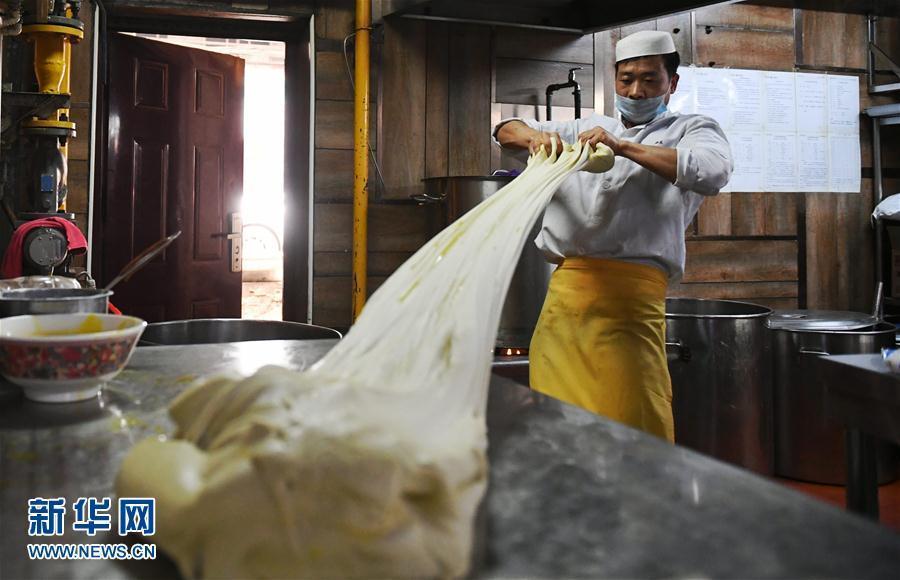 A cook kneads dough to make beef noodles at a restaurant in Lanzhou City, capital of Northwest China’s Gansu Province, April 12, 2017. Lanzhou is known for its beef noodles made into different shapes. Thousands of restaurants in the city are reported to sell more than one million bowls of beef noodles a day. In many other cities in China people can also easily find beef noodle restaurants. (Photo: Xinhua/Chen Bin)