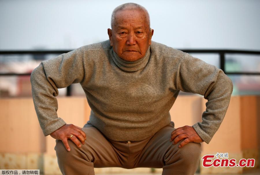 At 85, Nepali aims to regain title of oldest Qomolangma climber(1/6)