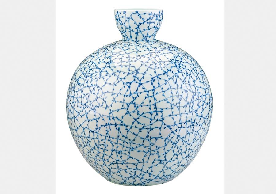 Beijing show tracks history of porcelain-making art(1/7)