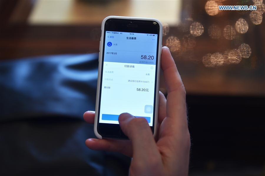 Foreigners experience cashless day in Hangzhou(2/10)