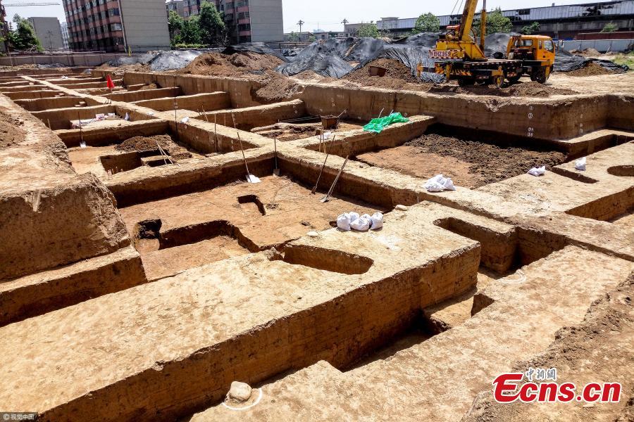 Excavations continue at the ruins of Yin in Anyang City, Central China’s Henan Province, May 7, 2017. Archeologists have found 18 well-preserved tombs of the Xiongnu people, an ancient nomadic people, at the ruins, and they have determined  that they date back 1,800 years. (Photo/VCG)